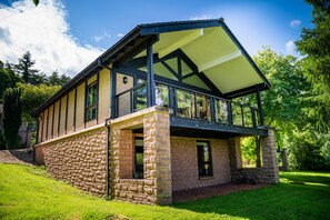 Facade/entrance @Cameron House Self-Catering Lodge by Canmore L&H
