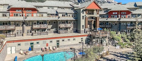 Resort with year-round pool and hottubs