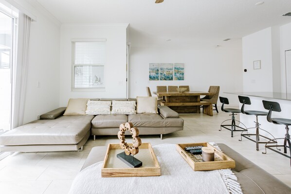 Cozy and confortable Living Room.