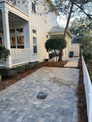 Driveway (single car/ truck wide)