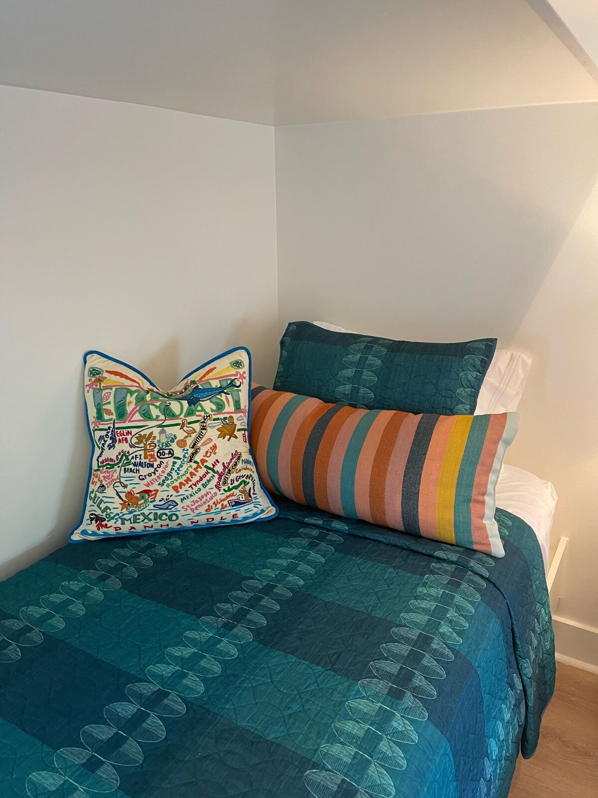 SERENITY NOW 2.0! South of 30A, Deeded Beach, 3 min. walk to the Beach  ️
