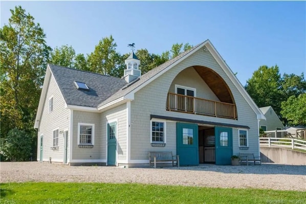 Barn with 2nd floor apartment and balcony overlooking the property