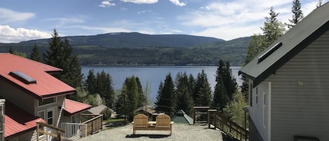 Nauti Cabin (left) Home Sweet Lakehouse (right)