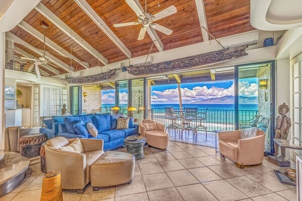 Living room with 180 degree view