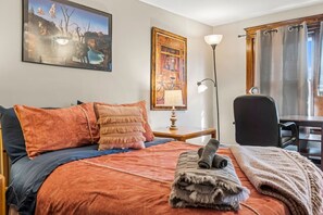 Bedroom 4 / Second Floor / Angle 2