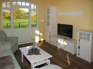 Table, Propriété, Meubles, Canapé, Bâtiment, Cabinetry, Design Intérieur, Plante, Fenêtre, Sol