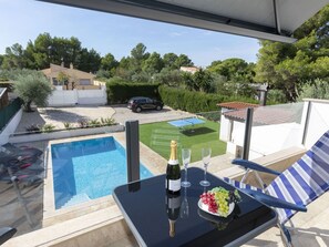 Ciel, Table, Propriété, Vaisselle, Meubles, Bâtiment, Chaise, Plante, Ombre, Mobilier De Jardin