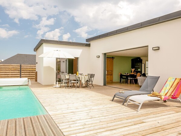 Sky, Cloud, Property, Wood, Shade, Water, Interior Design, Architecture, Outdoor Furniture, Chair