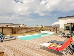 Nuage, Ciel, Meubles, Propriété, L'Eau, Piscine, Chaise, Mobilier De Jardin, Bois, Ombre