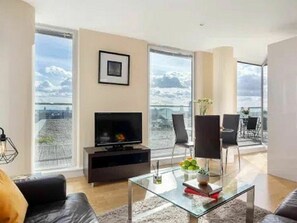 Canapé, Table, Propriété, Meubles, Confort, Salon, Plante D'Appartement, Bois, Design Intérieur, Sol