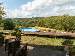 Cloud, Plant, Sky, Flowerpot, Swimming Pool, Tree, Houseplant, Shade, Natural Landscape, Outdoor Furniture