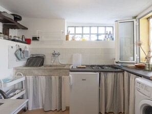Spüle, Sinken, Cabinetry, Eigentum, Countertop, Zapfhahn, Fenster, Herd, Küche, Küchengerät