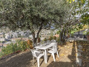 Plant, Table, Shade, Chair, Tree, Outdoor Furniture, Outdoor Table, Wood, Grass, Public Space