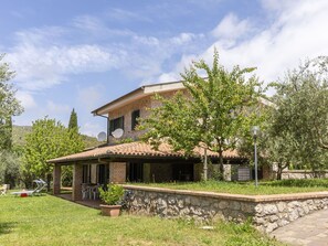 Cloud, Sky, Plant, Building, Window, Tree, House, Land Lot, Grass, Natural Landscape