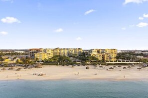 Eagle Beach directly in front of the Oceania - voted #1 beach in the Caribbean in the Tripadvisor Travelers’ Choice 2023 Best of the Best Caribbean beaches (and #2 in the World!)