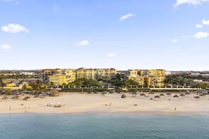 Eagle Beach directly in front of the Oceania - voted #1 beach in the Caribbean in the Tripadvisor Travelers’ Choice 2023 Best of the Best Caribbean beaches (and #2 in the World!)