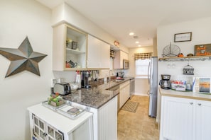 Kitchen | Cooking Basics | Single-Story Home | 2nd-Floor Unit
