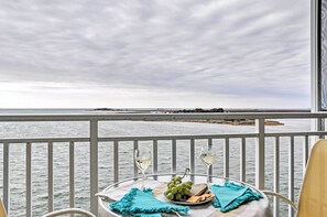 Private Balcony | Chesapeake Bay Views | Keyless Entry