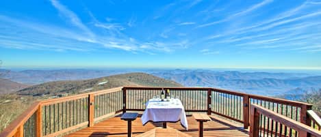Wintergreen Resort Vacation Rental | 6BR | 4.5BA | 4,750 Sq Ft | Stairs Required