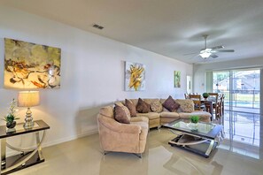 Living Room | Free WiFi