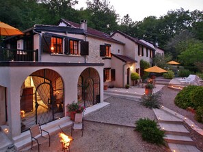 Außenseite Ferienhaus [Sommer]