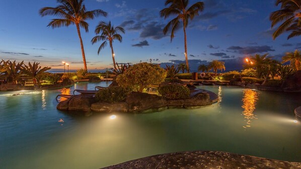 Hali'i Kai common area pool