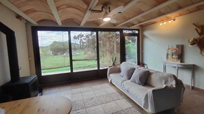 Salón con vistas al jardín