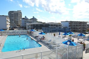 Outdoor-Pool-Sea-Terrace