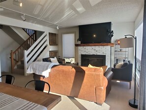 The living area has beautiful decor.