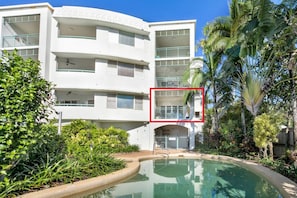 Prime location on the Trinity Esplanade with beach and pool view