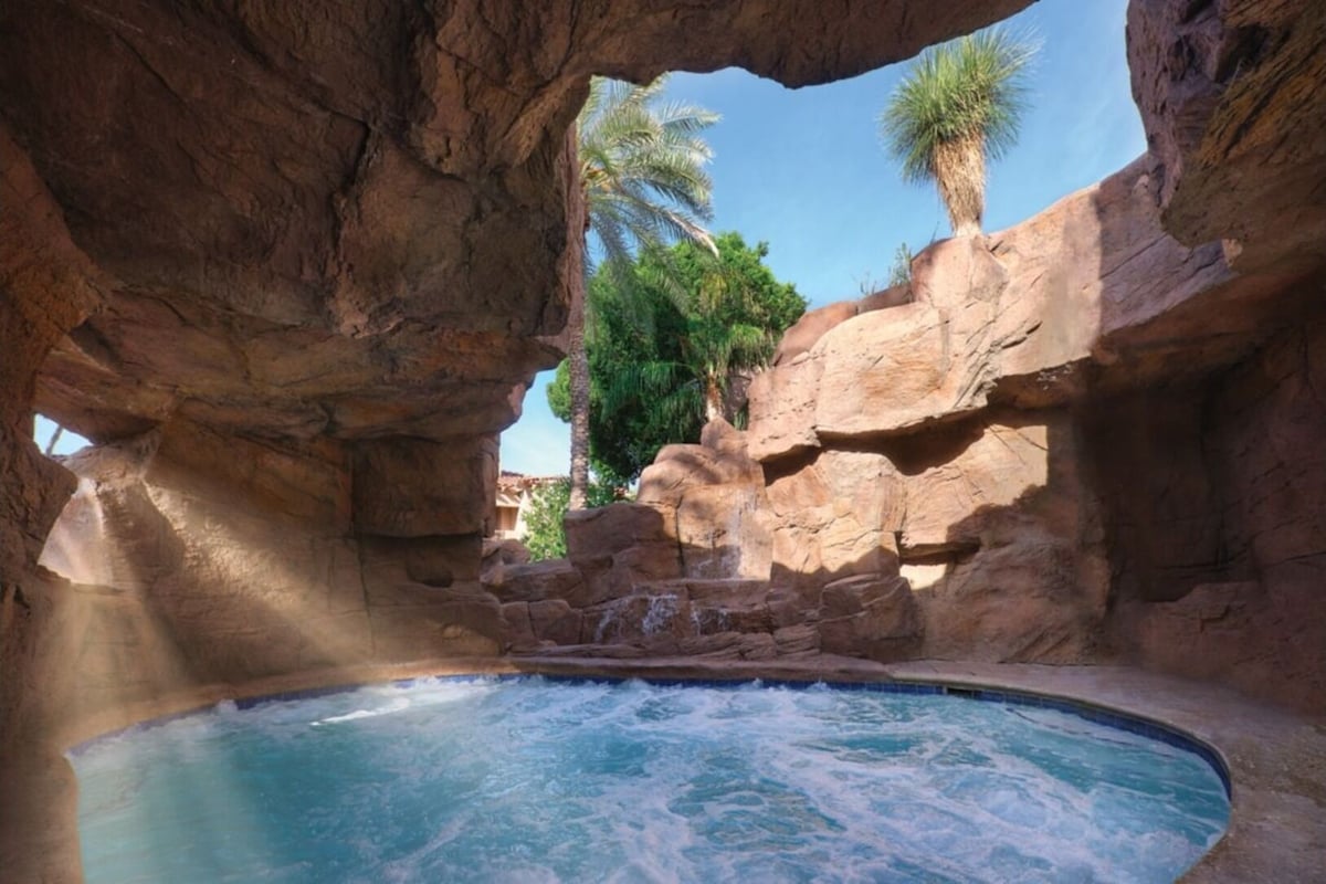 1 Bedroom Premium – Sheraton Desert Oasis – Full Resort Access