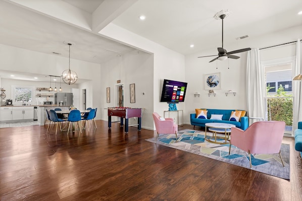 This cozy small living room features a comfortable arrangement of plush couches, perfect for relaxation and conversation.