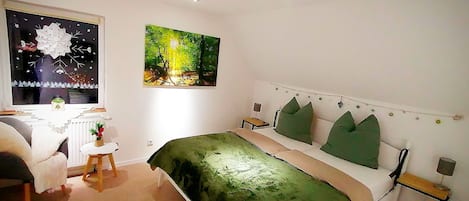 Schlafzimmer, Bett 180x200, Unterkunft, Ferienwohnung Mosel, Neumagen-Dhron