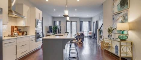 Stunning kitchen w/ open floor plan