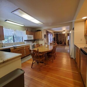 Kitchen / Dinning