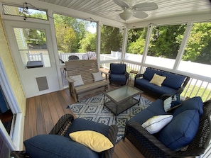 Screened Rear Porch