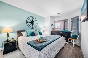 Spacious bedroom with Netflix and chill vibes!