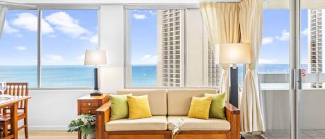 Beautiful 1-bedroom unit with stunning Ocean views!