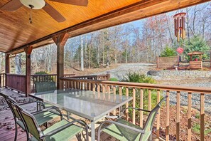 Deck | Covered | Outdoor Dining Table