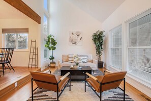 Retreat to this charming 6 bedroom suburban hideaway. The light-filled main living room boasts grand vaulted ceilings. Copy & paste this link to view the 3D tour:  https://t.ly/BJ05c