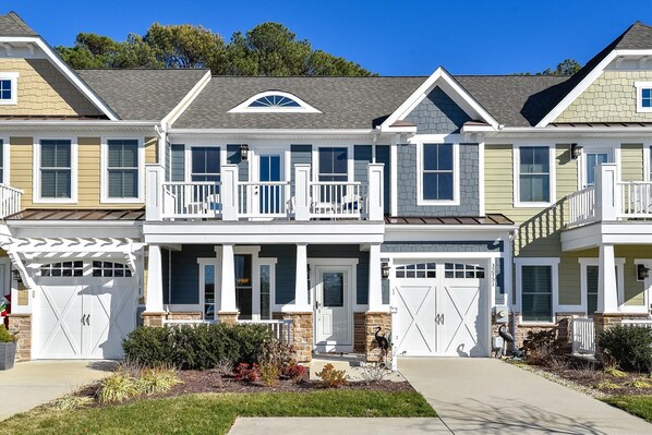 Exterior,Front Elevation,