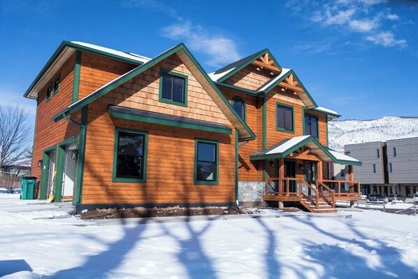 Downtown Mountain Lodge