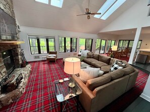 Open living/dining kitchen area