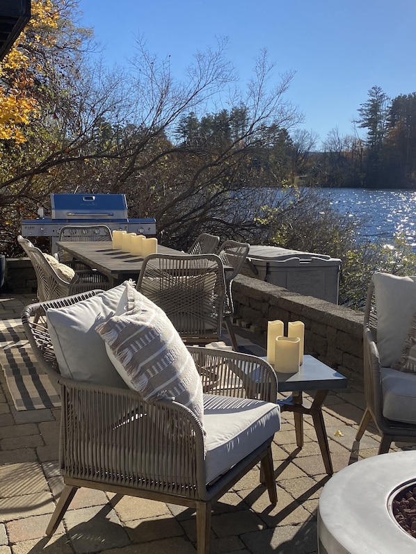 Plenty of grilling surface to cook and enjoy meals lakeside.