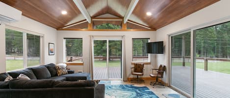 Large doors to massive deck (patio furniture provided in warm weather)