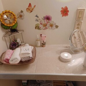Bathroom amenities
