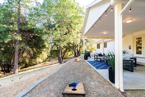 5 acres of privacy!