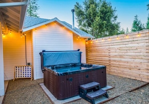 Brand new 7 seater hot tub! Wait until you see the stars at night!