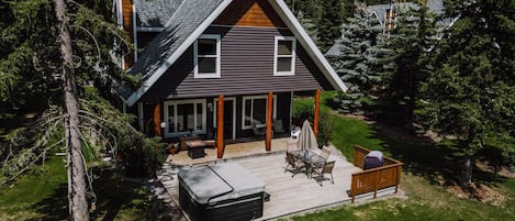 Back deck at Quiet Deer Cabin 