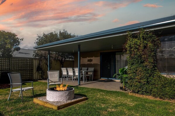 A fire pit in the backyard offers a cosy spot to enjoy a Mudgee sunset or cuddle up under the stars.